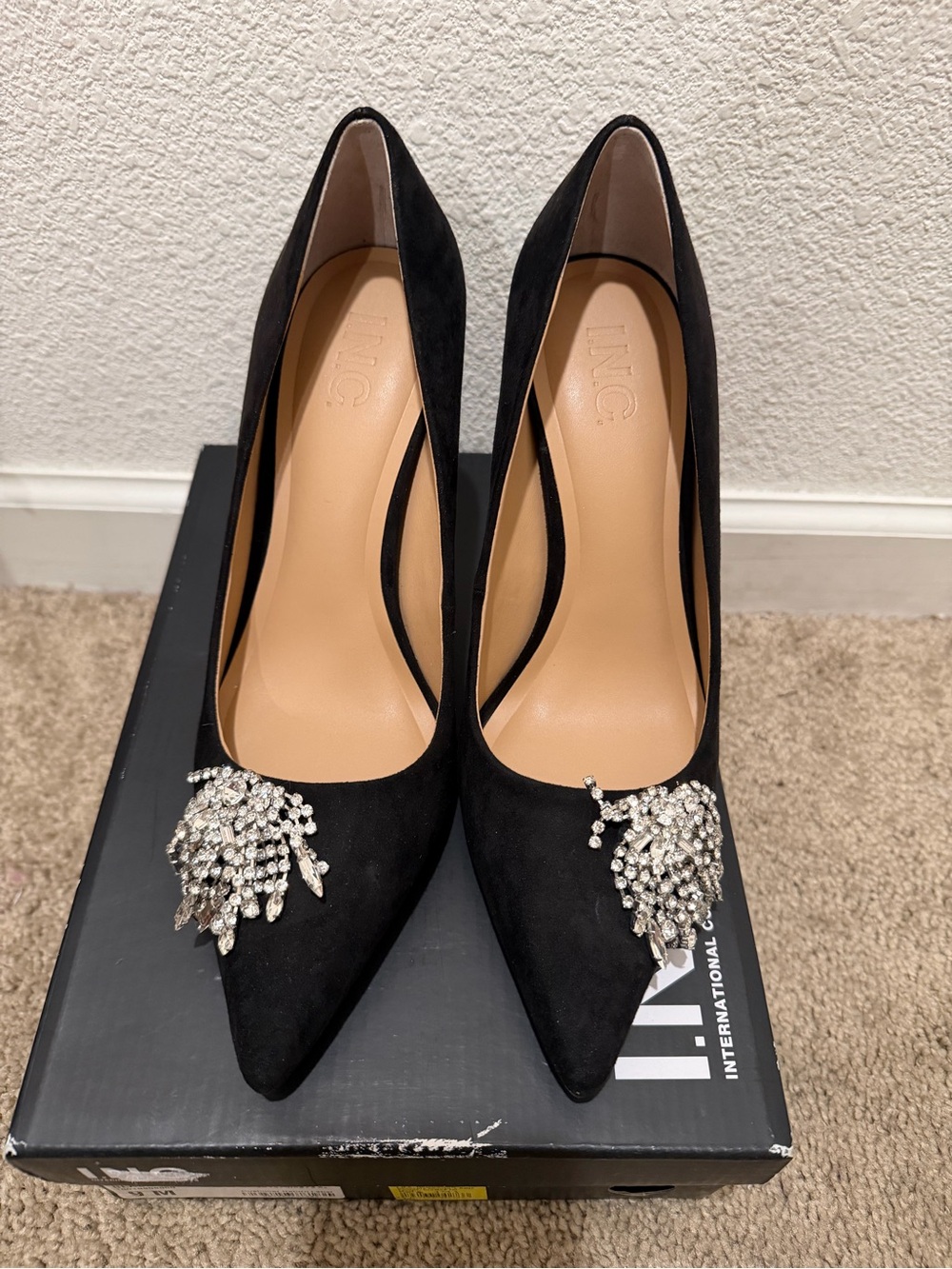 “New” INC SAIJAF Black Pointed Pumps with Crystal Brooch size9